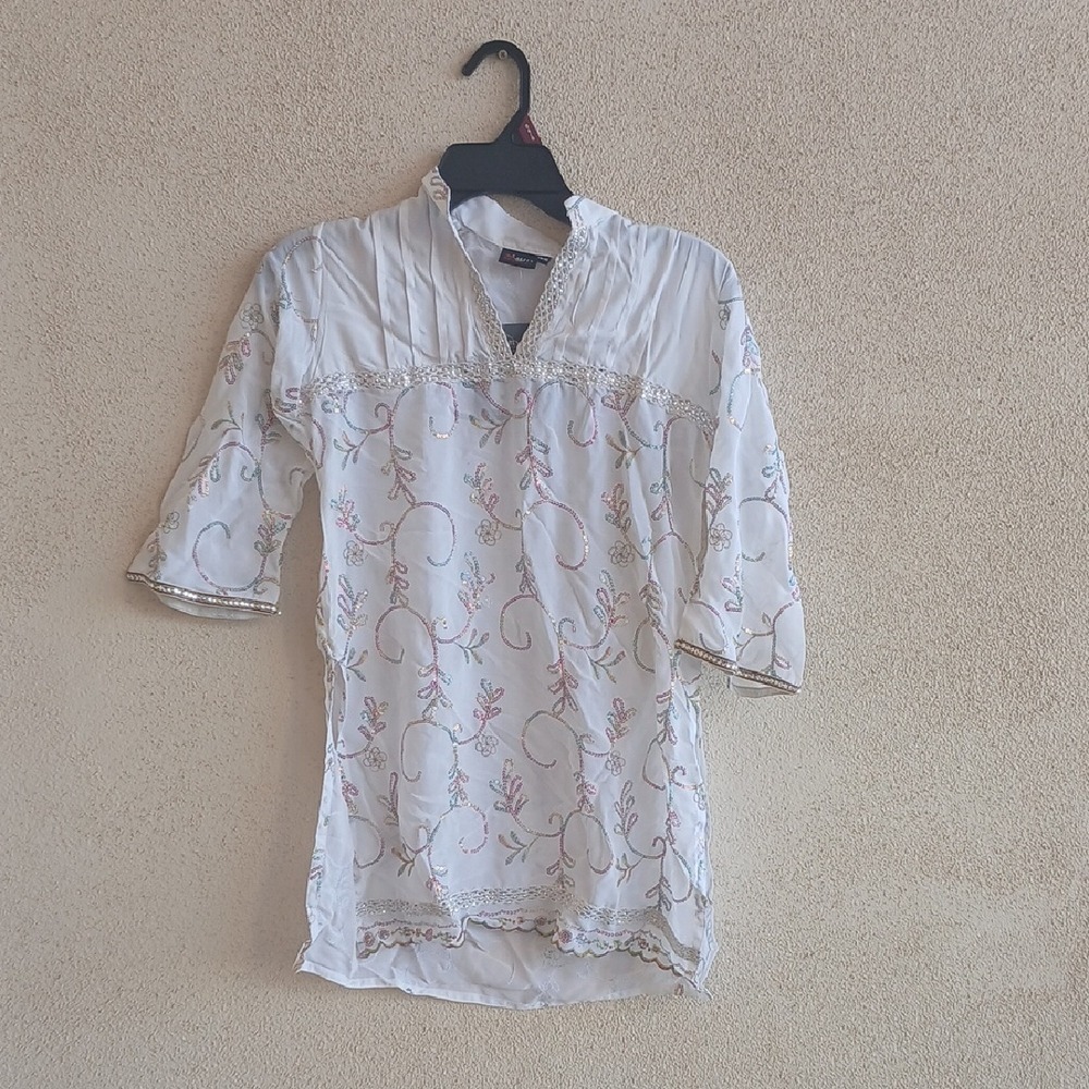 Elegant White Fitted Mandarin Collar Blouse